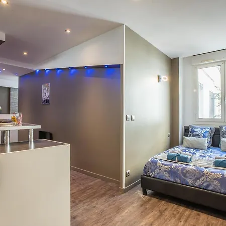 Jacuzzi, Appart Moderne, 30 Metres De La Apartment Nice