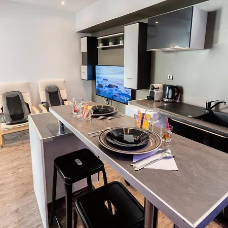 Apartment Jacuzzi, Appart Moderne, 30 Metres De La Nice