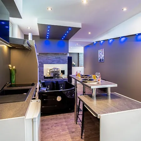 Apartment Jacuzzi, Appart Moderne, 30 Metres De La *